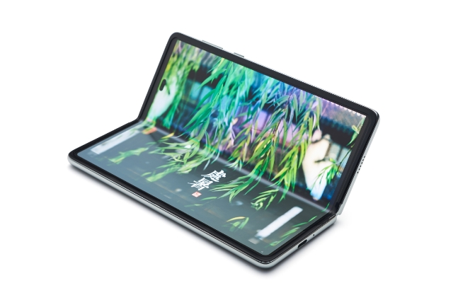 Thin, low crease, support active pen，Immersive experience,