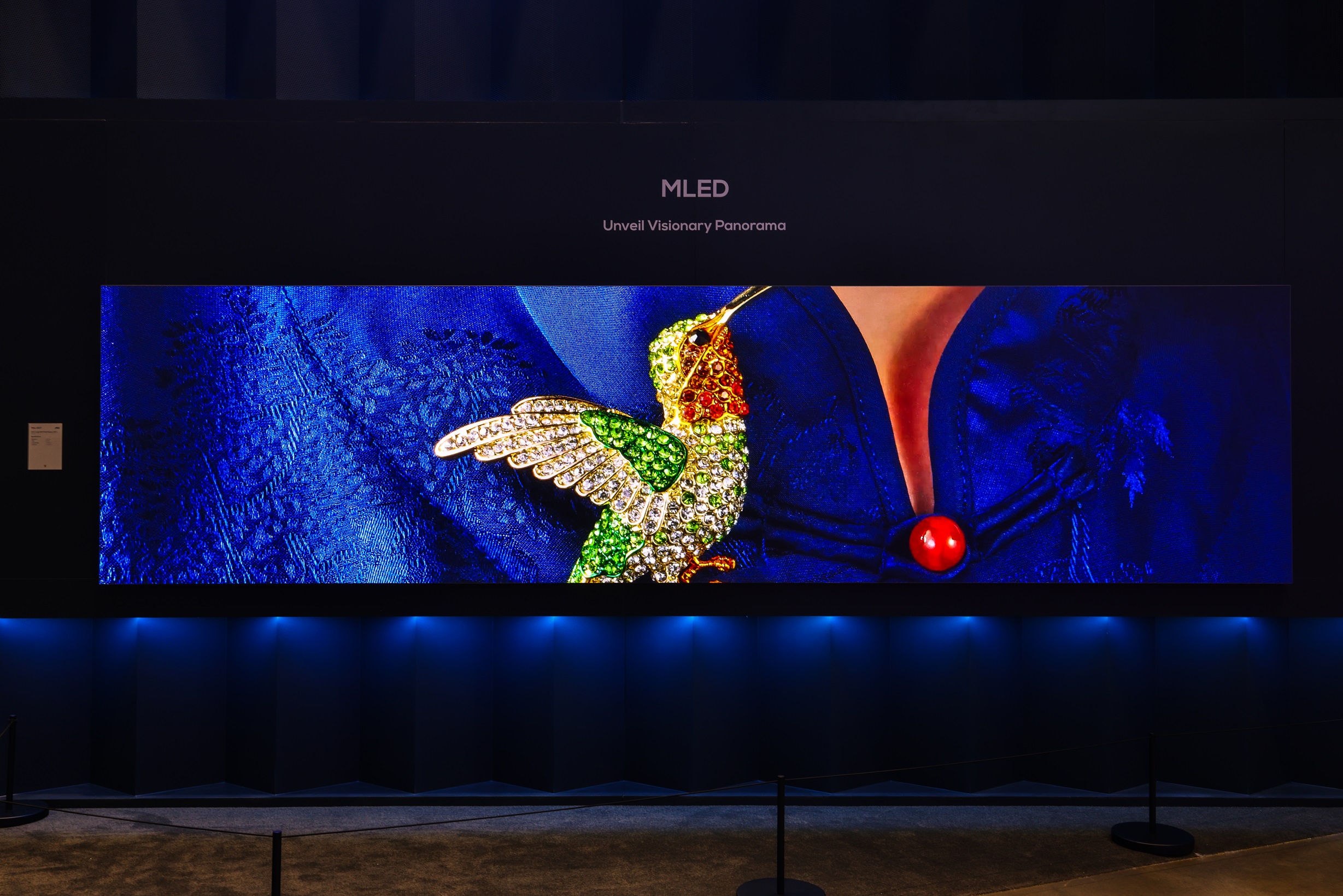 Photo1-TCL CSOT showcases its Ultra-Large 219-inch Micro LED display with an ultra-wide 369 aspect ratio.jpg