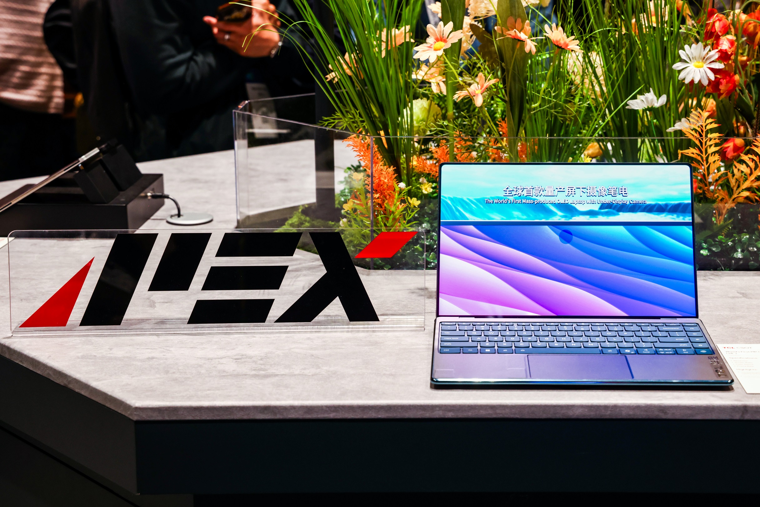 Photo 1-TCL CSOT showcases APEX platform innovations at SID 2025.jpg